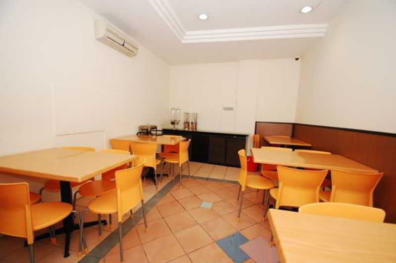 Madras Eminence Hotel Сингапур Екстериор снимка